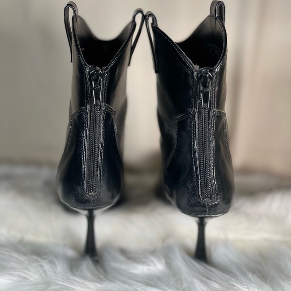 Elegant Western Black Women's Boots - Picture 8 of 9